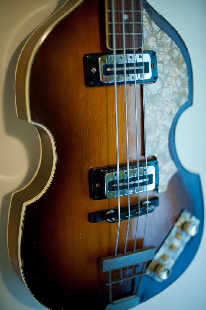 48 Windows guitars: Hofner bass